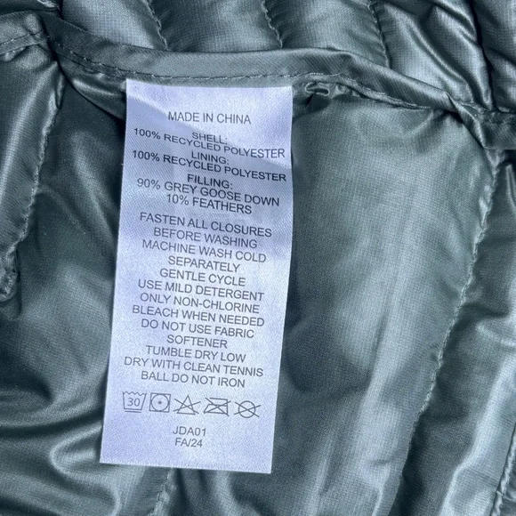 Quince Lightweight Down Packable Puffer Vest - Picture 5 of 9